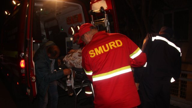 Intervenție SMURD. Un pacient  în stare gravă, transportat din Moldova la București