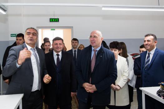 Premierul Pavel Filip a vizitat noua fabrică de textile din Donduşeni