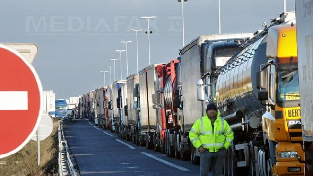 ATENŢIE! La vămile din Moldova va fi introdus un sistem automatizat de programare a traversării frontierei pentru camioane