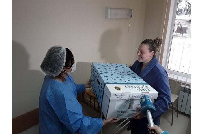 VESTE BUNĂ: Familiile cu nou-născuţi vor primi cutii cu bunuri necesare la naştere