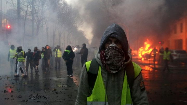 FLASH! Peste o sută de COPII au fost arestaţi în Franţa în urma protestelor
