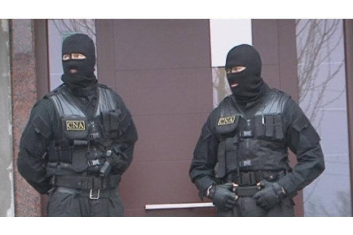 FLASH! Ofiţerii CNA au descins în forță la Inspectoratul de poliție Ciocana