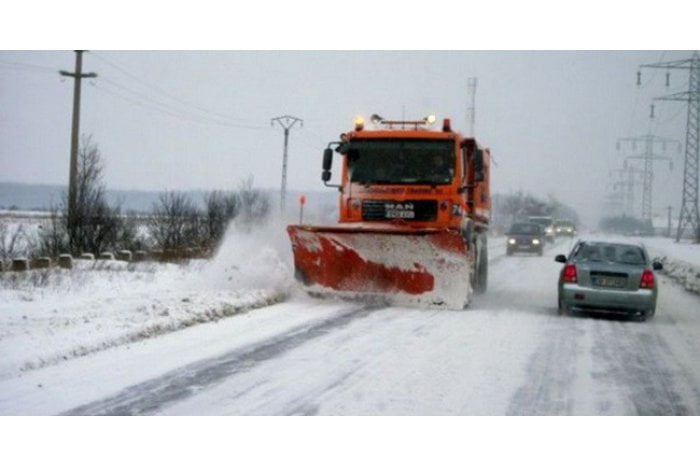 EFICIENȚĂ: Circa 70 de autospeciale au fost implicate în deszăpezirea drumurilor