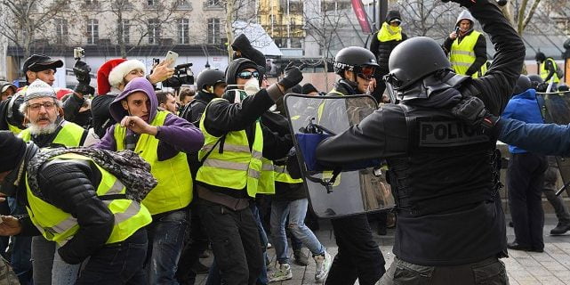 FRanța scoate armata pe străzi, pentru a reveni acțiunile violente ale "vestelor galbene"