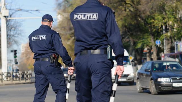 FLAGRANT: Trei polițiști de patrulare au fost denunțați de un șofer care ar fi fost forțat să le dea mită 1000 de euro