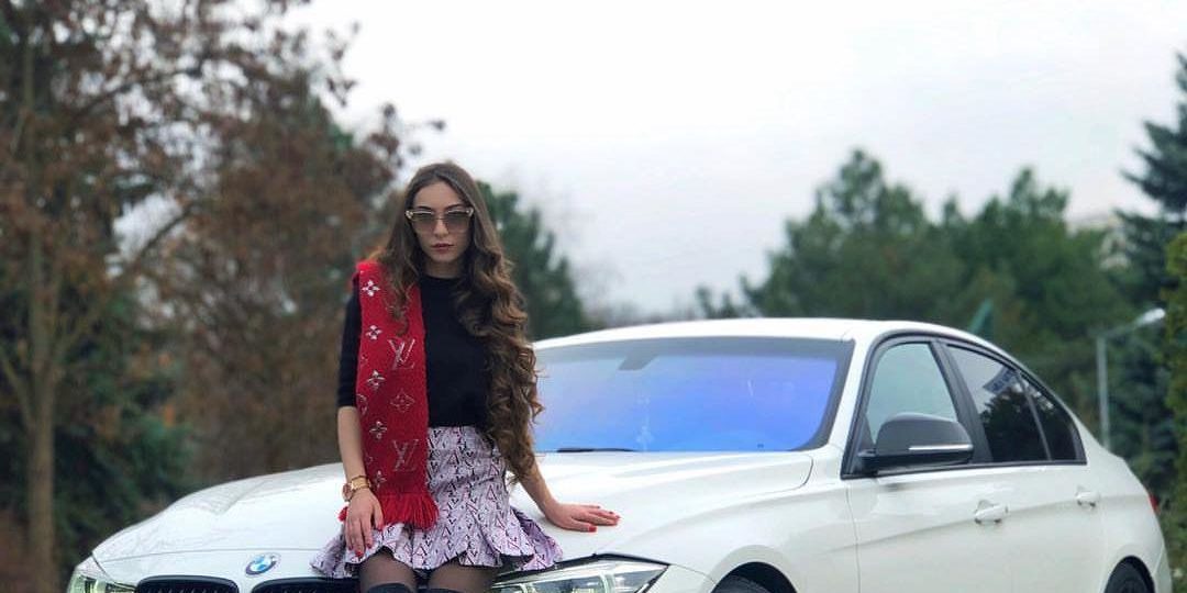 INCONŞTIENŢĂ în trafic: O tânără a făcut un live cum conduce cu viteză excesivă pe străzile Chișinăului