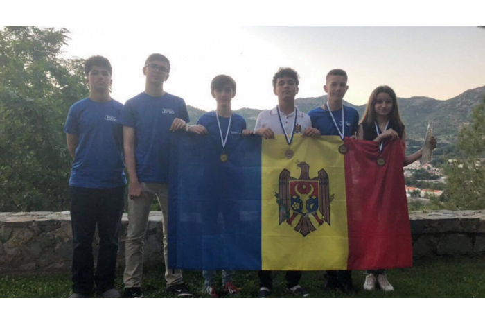PERFORMANŢĂ: Elevi din Moldova au obținut medalii de argint și bronz la Olimpiada Balcanică de Matematică