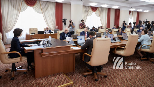 IMPORTANT: Cinci miniștri de la Chișinău merg astăzi într-o vizită la București