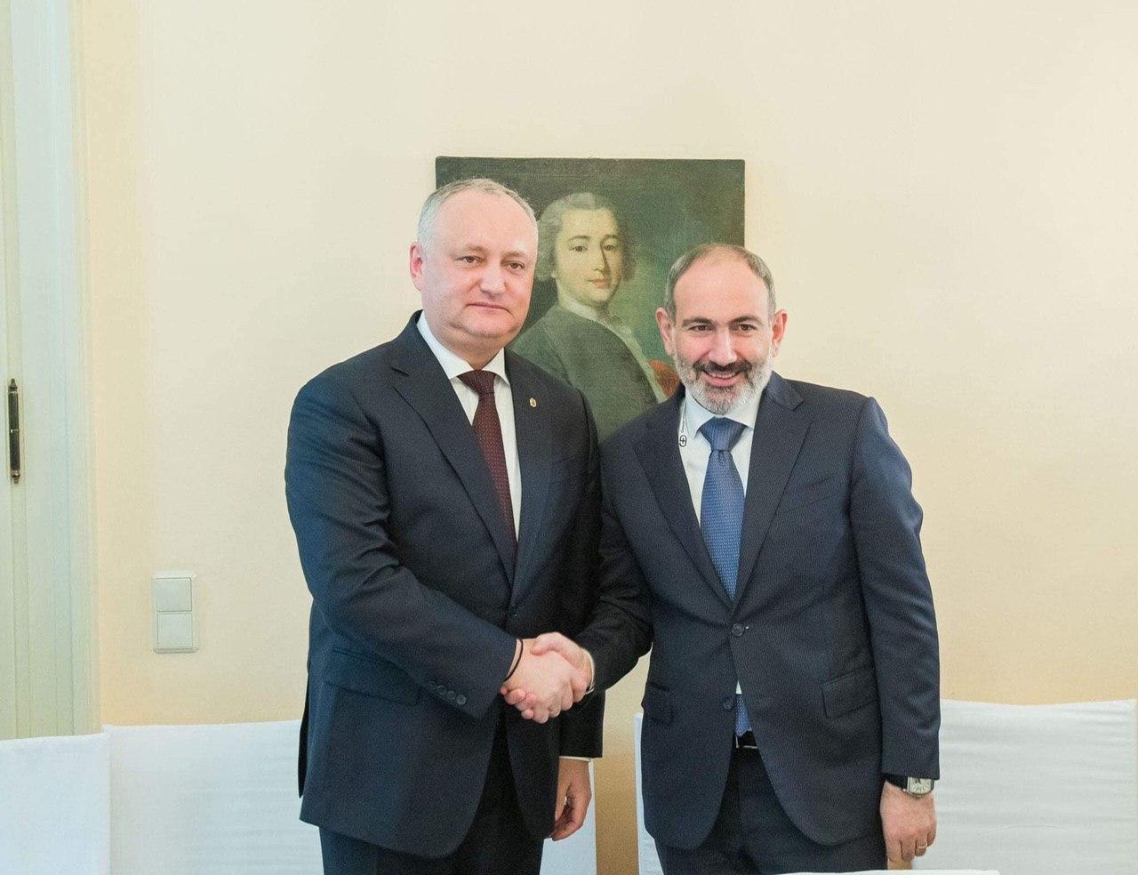 Președintele a discutat cu premierul Armeniei despre vizita oficială a acestuia