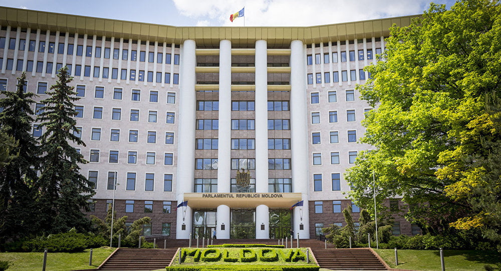 Deputații vor investiga cum au fost preluate acțiunile băncilor și a companiilor de asigurări din Moldova în 2010-2011