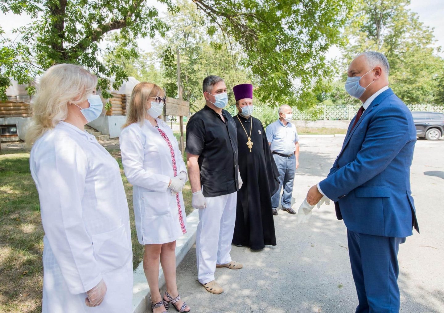 Igor Dodon a vizitat spitalul din Criuleni, unde le-a mulțumit medicilor pentru eforturile pe care le depun