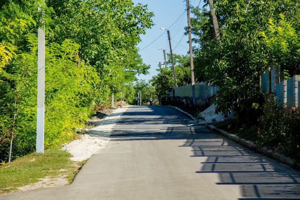 Președintele țării a inspectat drumul recent renovat în cadrul programului „Drumuri bune pentru Moldova 2020” din satul Tîrșiței