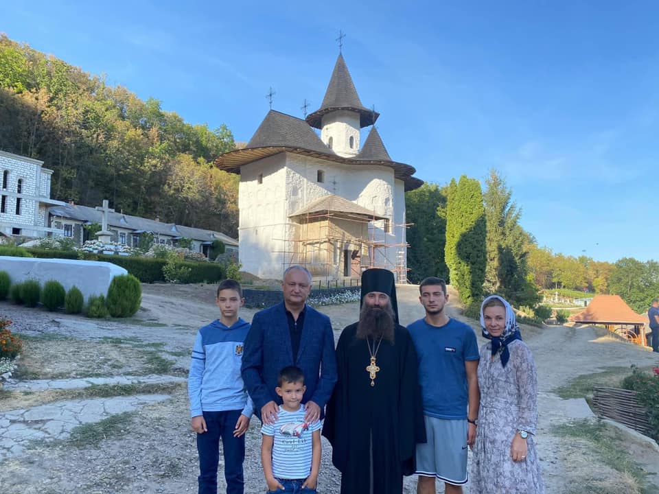 Șeful statului a petrecut această zi cu familia, la Mănăstirea Sfintei Treimi din satul Rudi, Soroca
