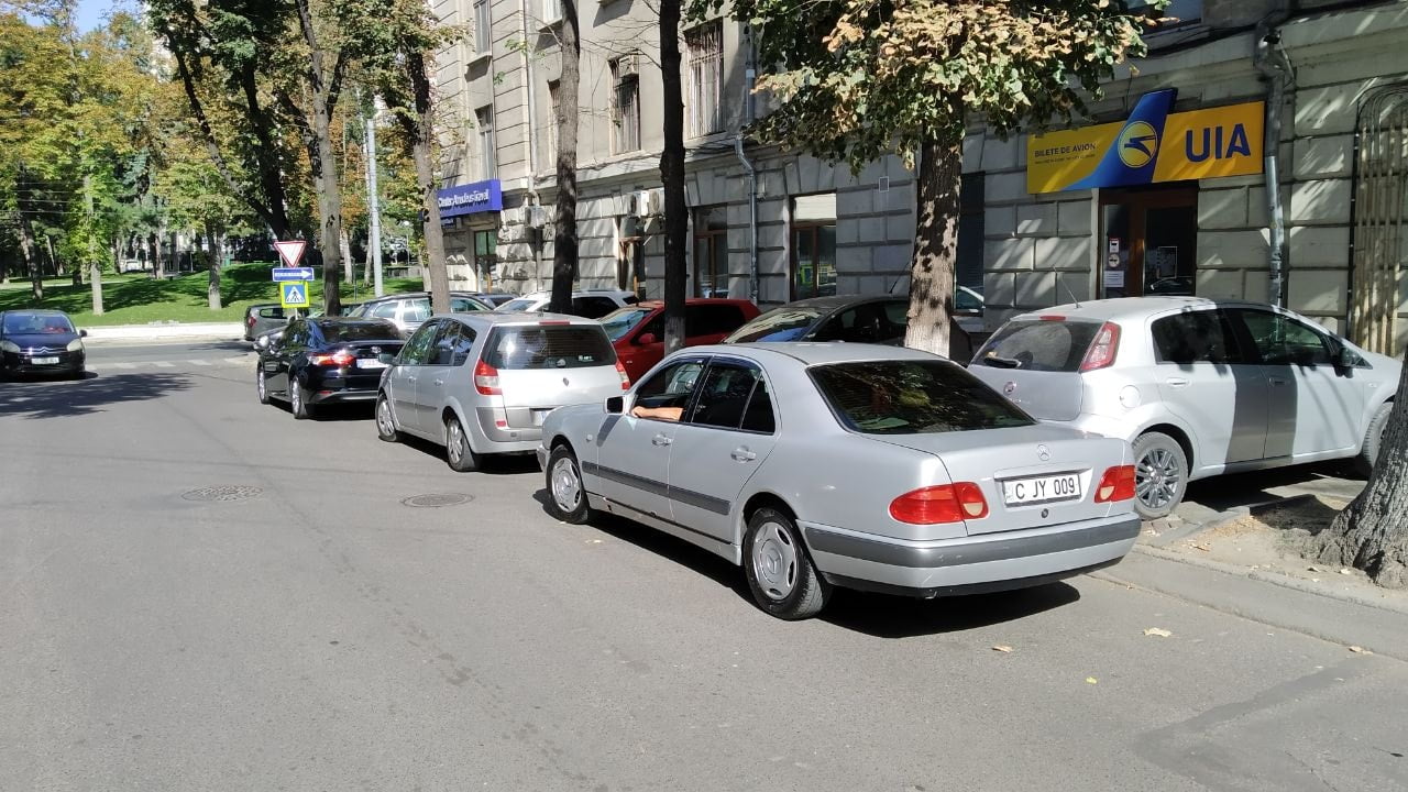 Corupția a „ucis” locurile de parcare din capitală. Ion Ceban: Au fost oferite peste 300 de terenuri pentru amenajarea parcărilor, însă pe ele au fost construite blocuri locative și benzinării