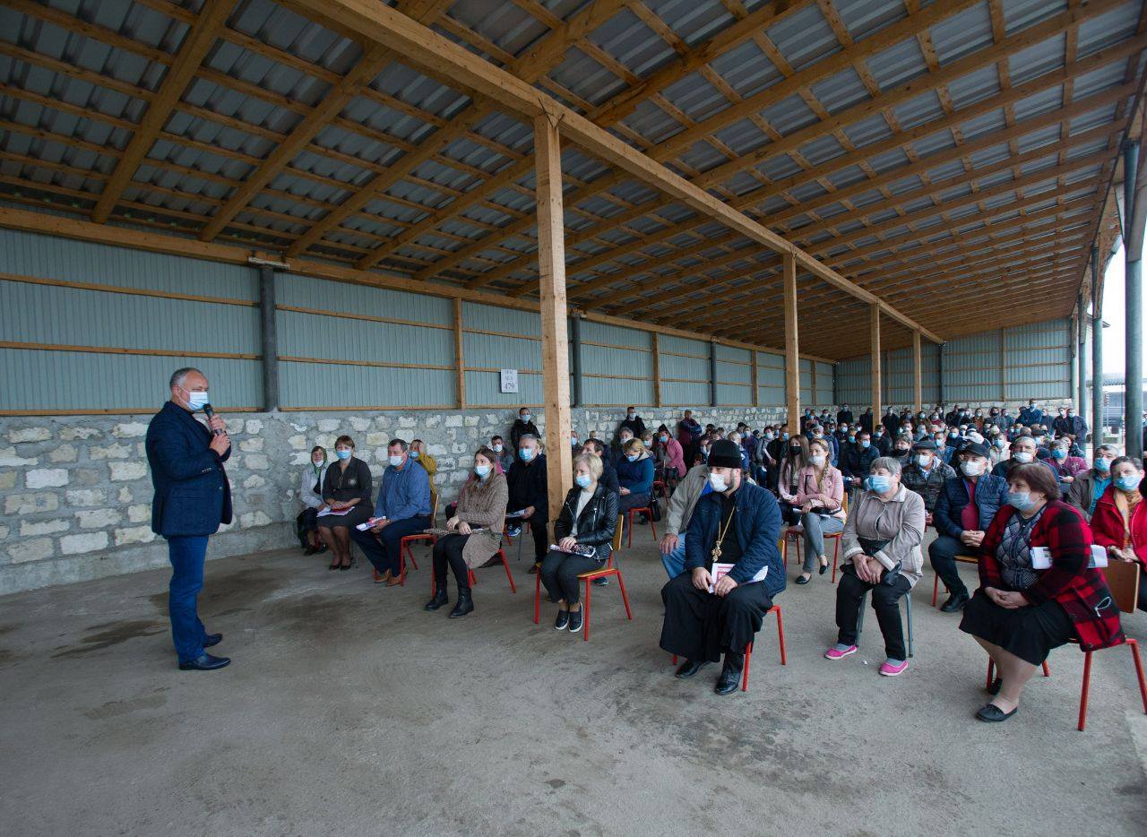 FOTO // Șeful statului a discutat cu localnicii din Ungheni