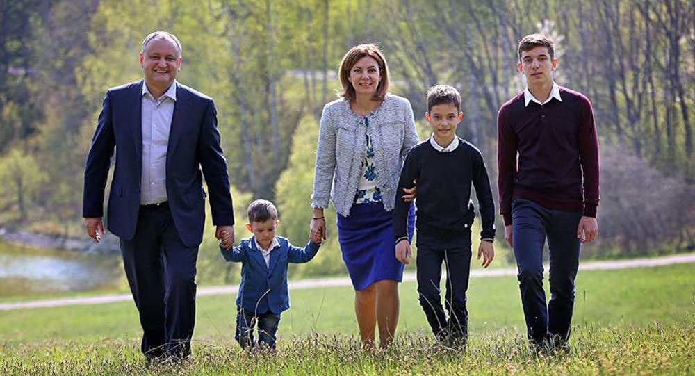 Igor Dodon îi mulțumește familiei pentru susținere morală și psihologică în aceasta campanie electorală