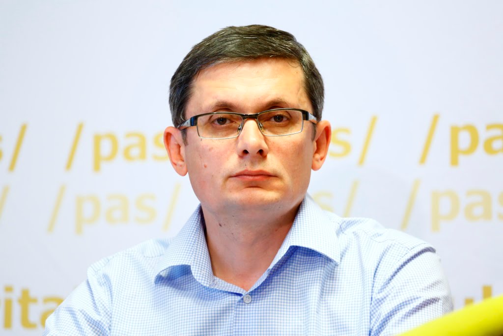 Deputatul PAS, Igor Grosu, s-ar putea alege cu un dosar penal pentru că le-a blocat accesul moldovenilor din stânga Nistrului la urnele de vot
