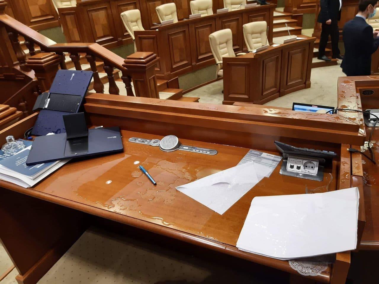 Reacția lui Corneliu Furculiță la haosul organizat de PAS în plenul Parlamentului: De parcă era o invazie de zombi, bănuiesc că au consumat ceva!