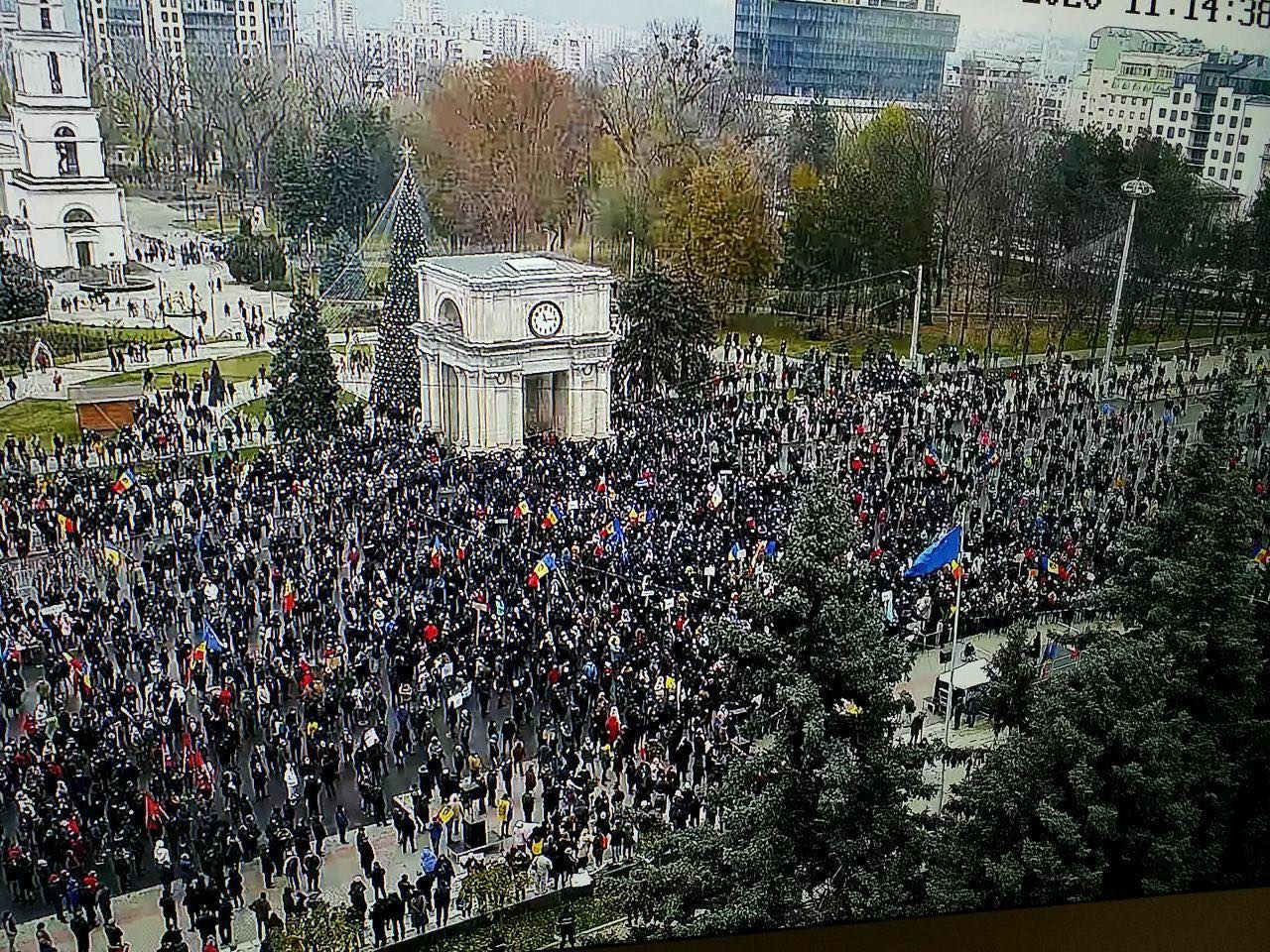 Protestul din PMAN filmat cu DRONA - aproape 4000 de cetățeni sunt la protest