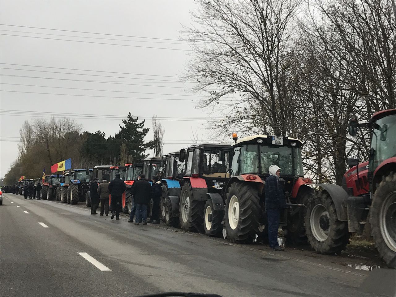 Agricultorii au venit la protest cu tractoarele cumpărate din banii statului